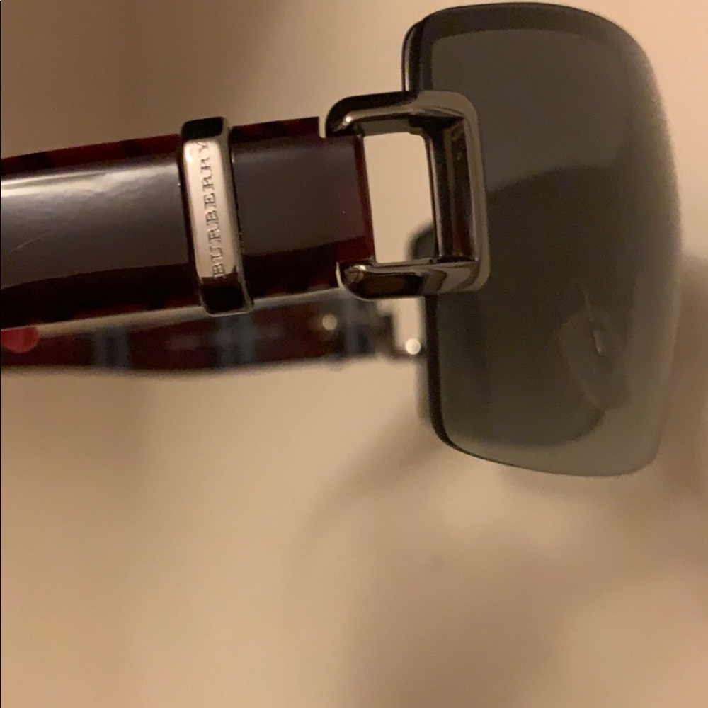 100% authentic BURBERRY sunglasses. - Picture 5 of 8